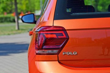 Volkswagen nowym Polo tak podwyższył poprzeczkę w segmencie aut miejskich, że nawet rynkowe wygi jak Ford Fiesta muszą się nieźle  nagimnastykować, aby mu dorównać.