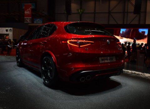 GMS-2017-Alfa-Romeo-Stelvio-05