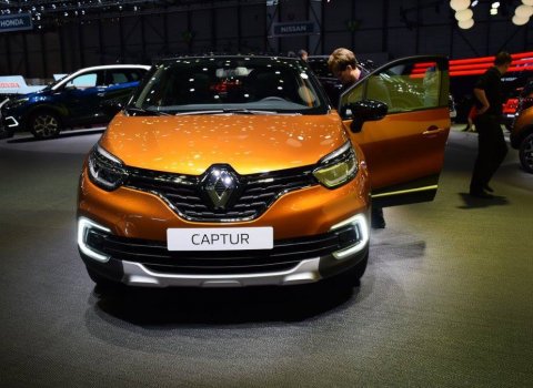 GMS-2017-Renault-Captur-06