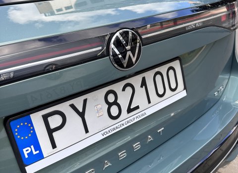 Volkswagen_Passat_B9_(18)