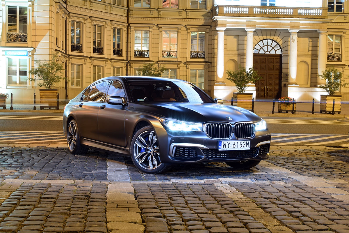 Bmw m760li xdrive v12