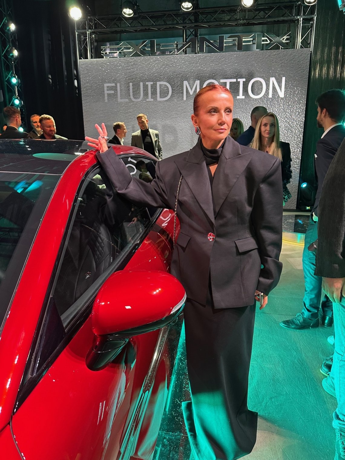 Wśród gości nie brakowało gwiazd. Z limuzyną ES zdjęcia robiła sobie Katarzyna Zielińska