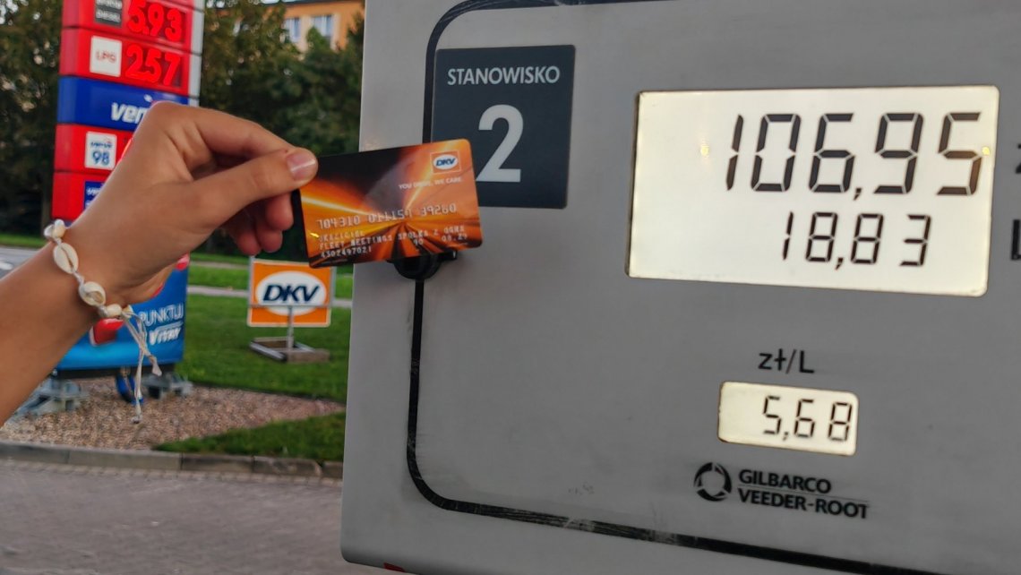 Skoro mamy do pokonania tak ogromną trasę, to dobrze mieć ze sobą narzędzie od zaufanego partnera, szczególnie, że karta DKV zapłacimy nie tylko w Polsce, ale i za granicą.