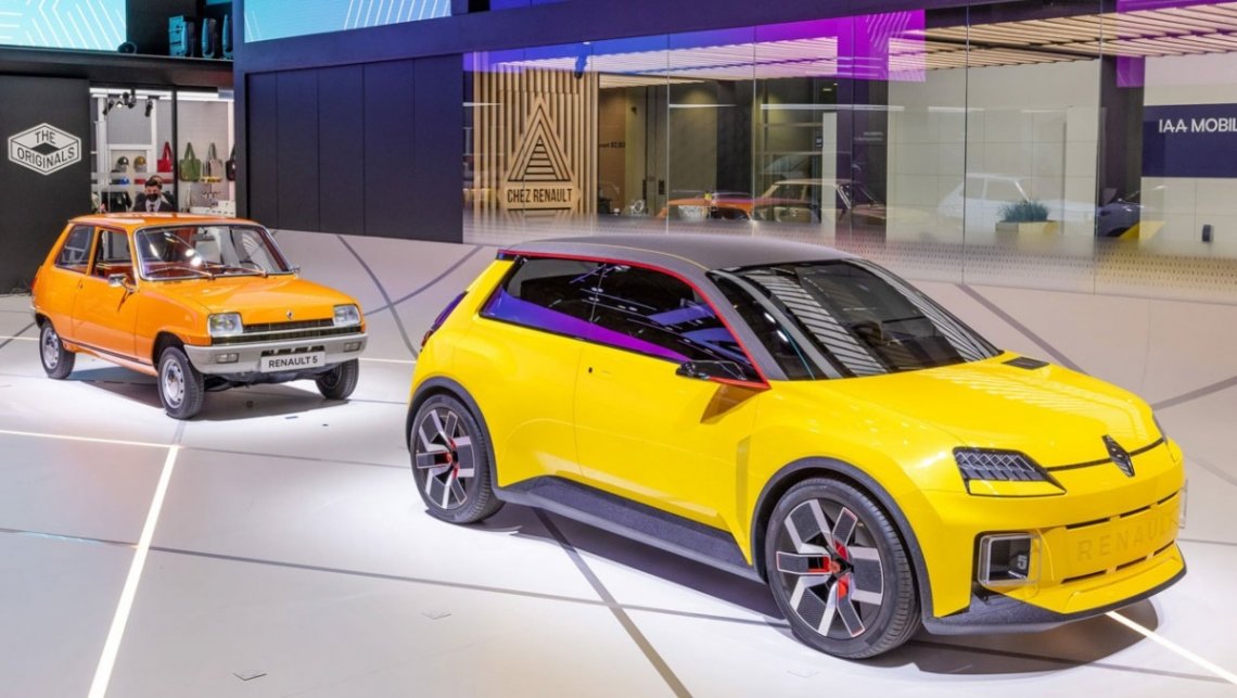 W Genewiskim na stoisku „R5VOLUTION IS A FRENCH THING” Renault przedstawi swoją ofensywę produktową wraz z najnowszymi samochodami elektrycznymi i hybrydowymi: E-Tech electric: Renault 5, Megane i Scenic oraz E-Tech full hybrid: Espace i Rafale.
