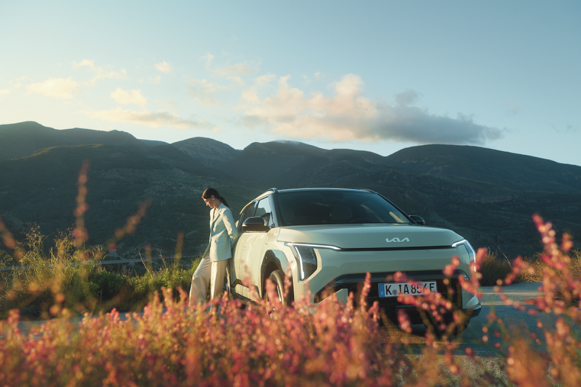 EV3_GTL_MY25_Image_Lifestyle_Front_with_Talent_ISO(1)