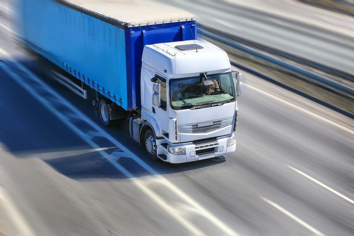 Jak sztuczna inteligencja zmieni transport ciężarowy