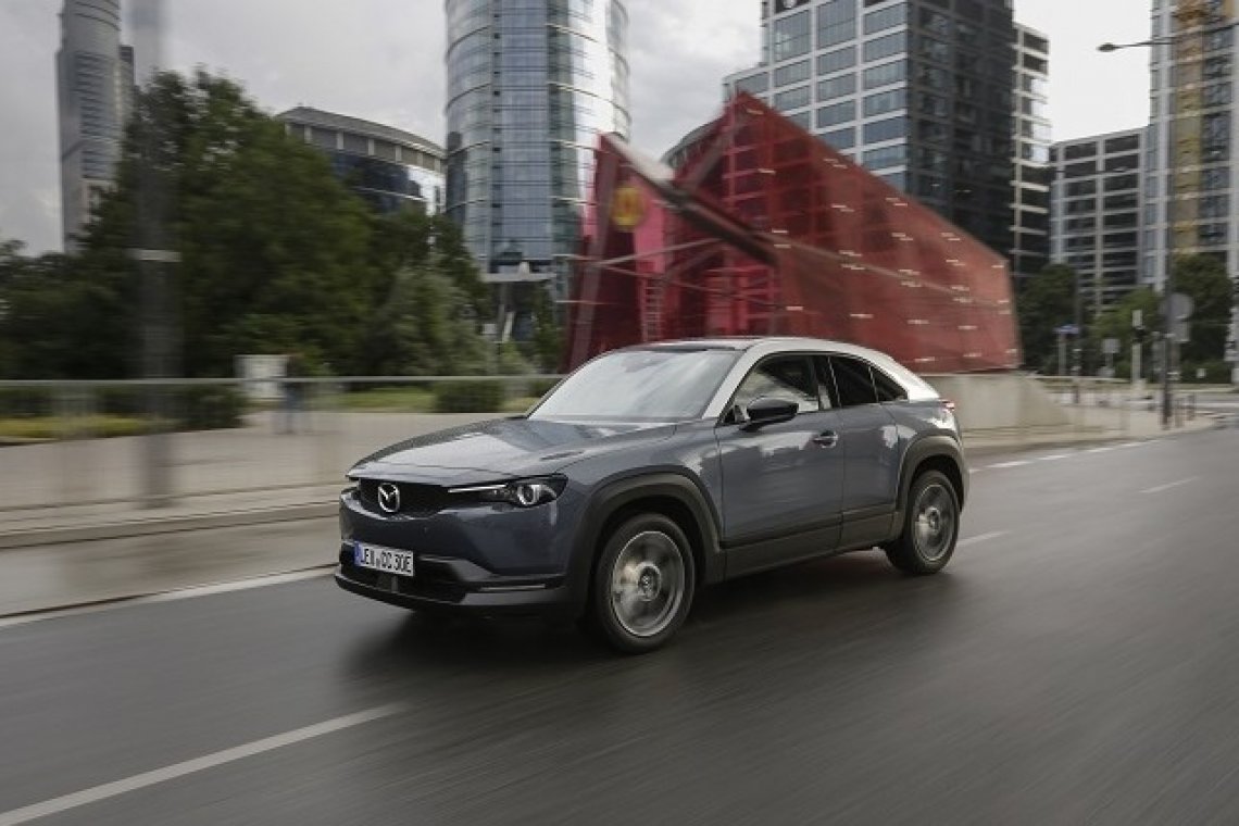 Elektryczna Mazda MX30 rusza w trasę po Polsce w ramach