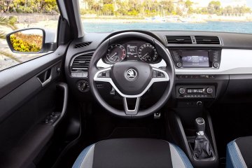 Skoda-Fabia_Combi_2015_1600x1200_wallpaper_18