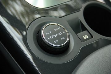 Peugeot 3008 Hybrid4_(11)