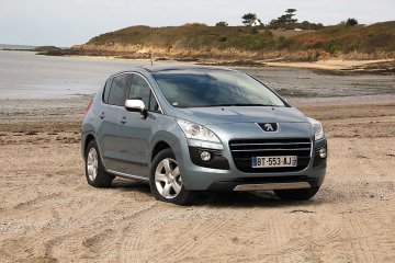 Peugeot 3008 Hybrid4_(2)