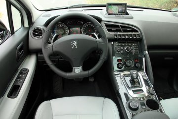 Peugeot 3008 Hybrid4_(7)