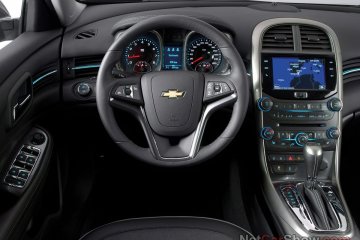 Chevrolet-Malibu_2013_1600x1200_wallpaper_4e