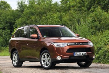Mitsubishi-Outlander_2013_1600x1200_wallpaper_0a