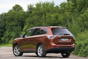 Mitsubishi-Outlander_2013_1600x1200_wallpaper_0f