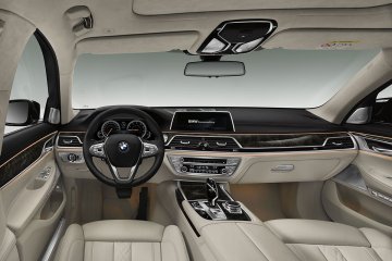 Można sterować niektórymi funkcjami samochodu gestami, ale całe szczęście można też tego nie robić.