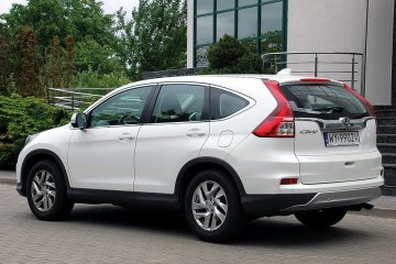 Już wiele lat temu CR-V zgubiła akcent samochodu terenowego w postaci koła zapasowego mocowanego do ściany tylnej nadwozia.