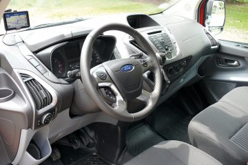 Wnętrze dostawczych Fordów nie uległo zmianom. Dokonały się one głównie pod maską.