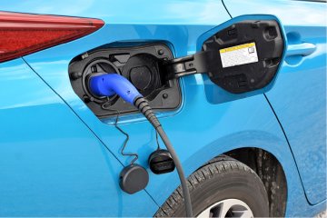Dopóki kilkusetkilometrowa podróż na jednym ładowaniu nie będzie stanowiła problemu dla aut elektrycznych, hybrydy typu Plug-In będą dla klientów atrakcyjną alternatywą.