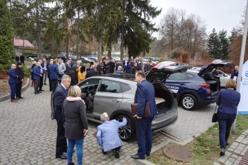 Cztery sztuki Hyundai i30N zamówił Urząd Kontroli Skarbowej. Uciekający od płacenia podatków nie mają przed nim szans uciec.