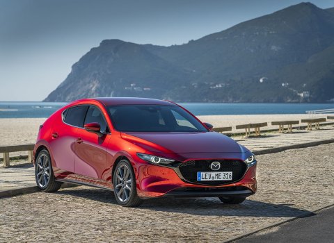 Wygląd i właściwości jezdne to bardzo mocne argumenty, którymi Mazda może przekonać przyszłych nabywców do zakupu „trójki”.