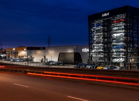 Kia_JD_Kulej_-_pierwszy_taki_salon_w_Europie_07a_fot