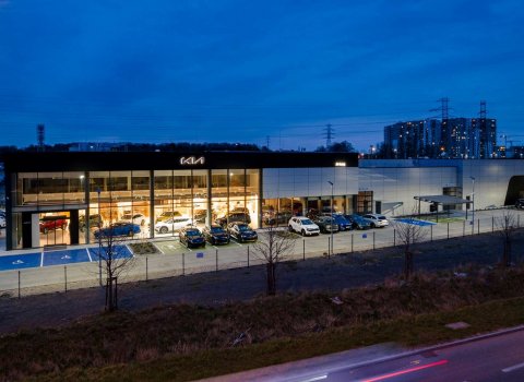 Kia_JD_Kulej_-_pierwszy_taki_salon_w_Europie_08a_fot