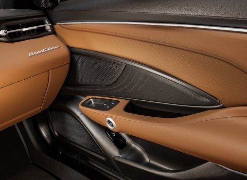 Maserati_GranCabrio_Folgore_Tignanello_Interiors_details_on_the_dark_briar_wood_panel