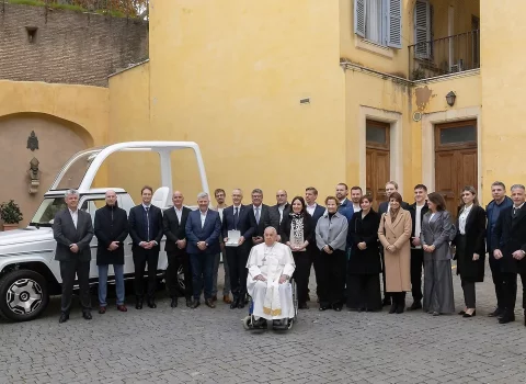 mercedes-g-klasa-papamobile-elektryczny-3