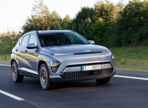 hyundai-kona-electric-0923-dynamic-01