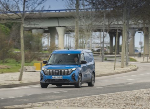 E-Transit_Courier_057