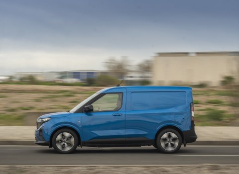 E-Transit_Courier_074