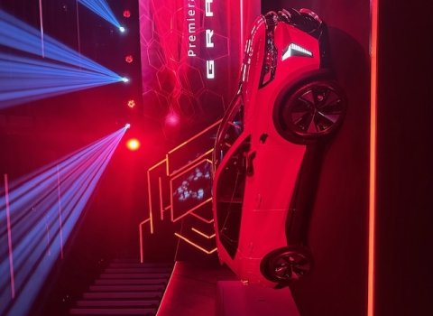 Mitsubishi_grandis_(2)