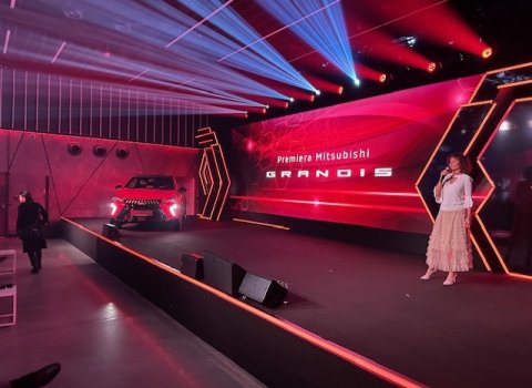 Mitsubishi_grandis_(6)