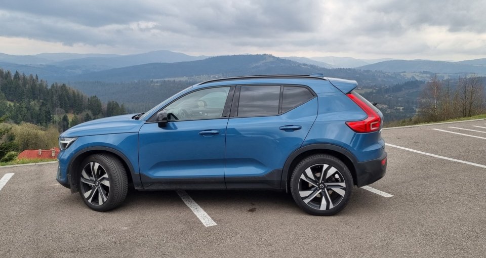 Samochód prowadzi się bez zarzutu, auto pewnie pokonuje  kręte górskie drogi. Wysoka elastyczność silnika potwierdza fakt,  że jednostka napędowa nie została poddana downsizingowi.