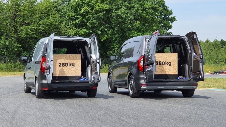 Nowe modele Kangoo Van i Kangoo są produkowane we francuskich zakładach Renault w Maubeuge, a Express Van w marokańskim Tangerze.  W tej samej fabryce powstawała do niedawna Dacia Dokker.