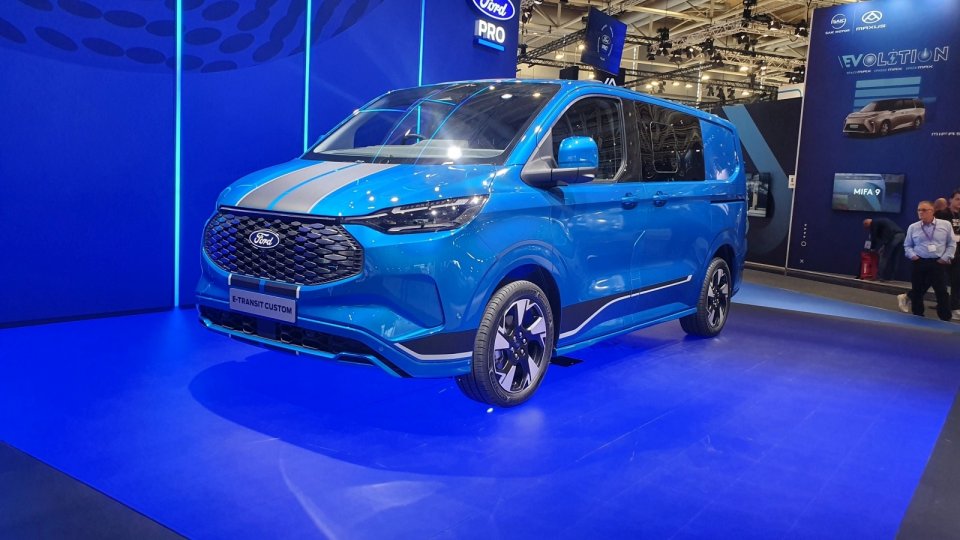 Ford_eCustom_Transit