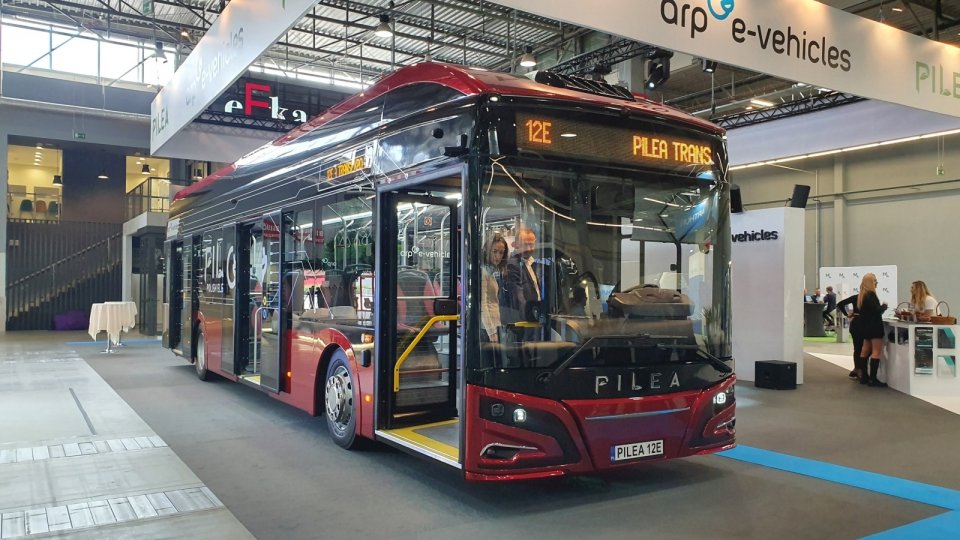 Podobnie jak w ub.r. dużym zainteresowaniem cieszyła się ekspozycja autobusów marki Pilea, która rozwijana jest przez spółkę ARP e-Vehicles Sp. z o.o. z Solca Kujawskiego. Firma zdecydowała się w tym roku na modernizację wyglądu pojazdów. Pilea rozwija małoseryjną produkcję autobusów elektrycznych, a w przyszłości zamierza wprowadzić pojazdy z ogniwami paliwowymi. W tym roku prezentowano pojazdy w Bułgarii i Grecji, gdzie pozyskano partnera, który będzie oferował modele Pilea na tamtejszym rynku. Podczas targów Transexpo premierę miał niskopodłogowy model długości 12 metrów – Pilea 12E. Firma zapowiedziała przeniesienie produkcji autobusów do Bydgoszczy.