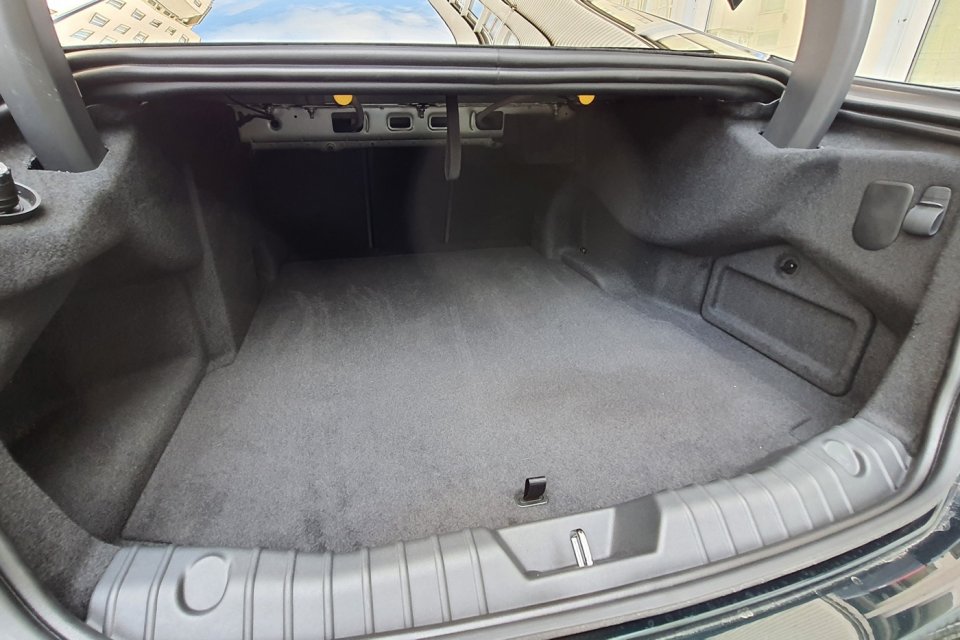 Nie lubisz limuzyn. OK, w gamie modelu XF jest również praktyczne i równie ładne kombi Sportbrake z bagażnikiem o pojemności 565–1700 l.