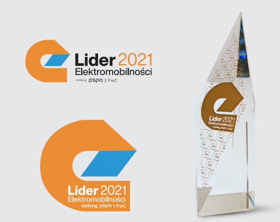 Statuetka i tytuł Lidera Elektromobilności 2021: Shell Polska uzyskało nagrodę za oddanie do użytku szybkich ładowarek IONITY oraz za wprowadzenie pierwszej na rynku hybrydowej karty flotowej Shell Card EV.